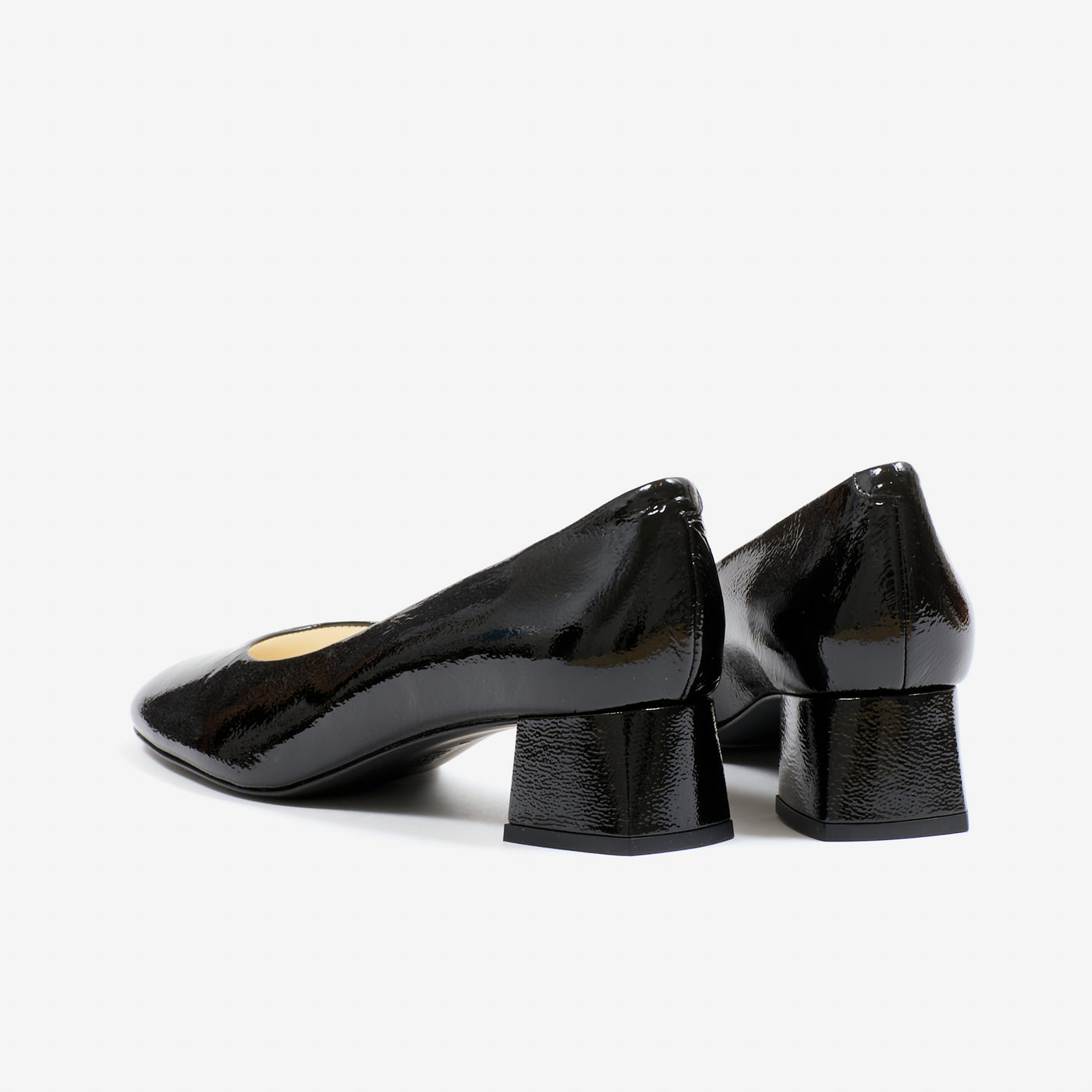 Aurore pump wrinkled patent black
