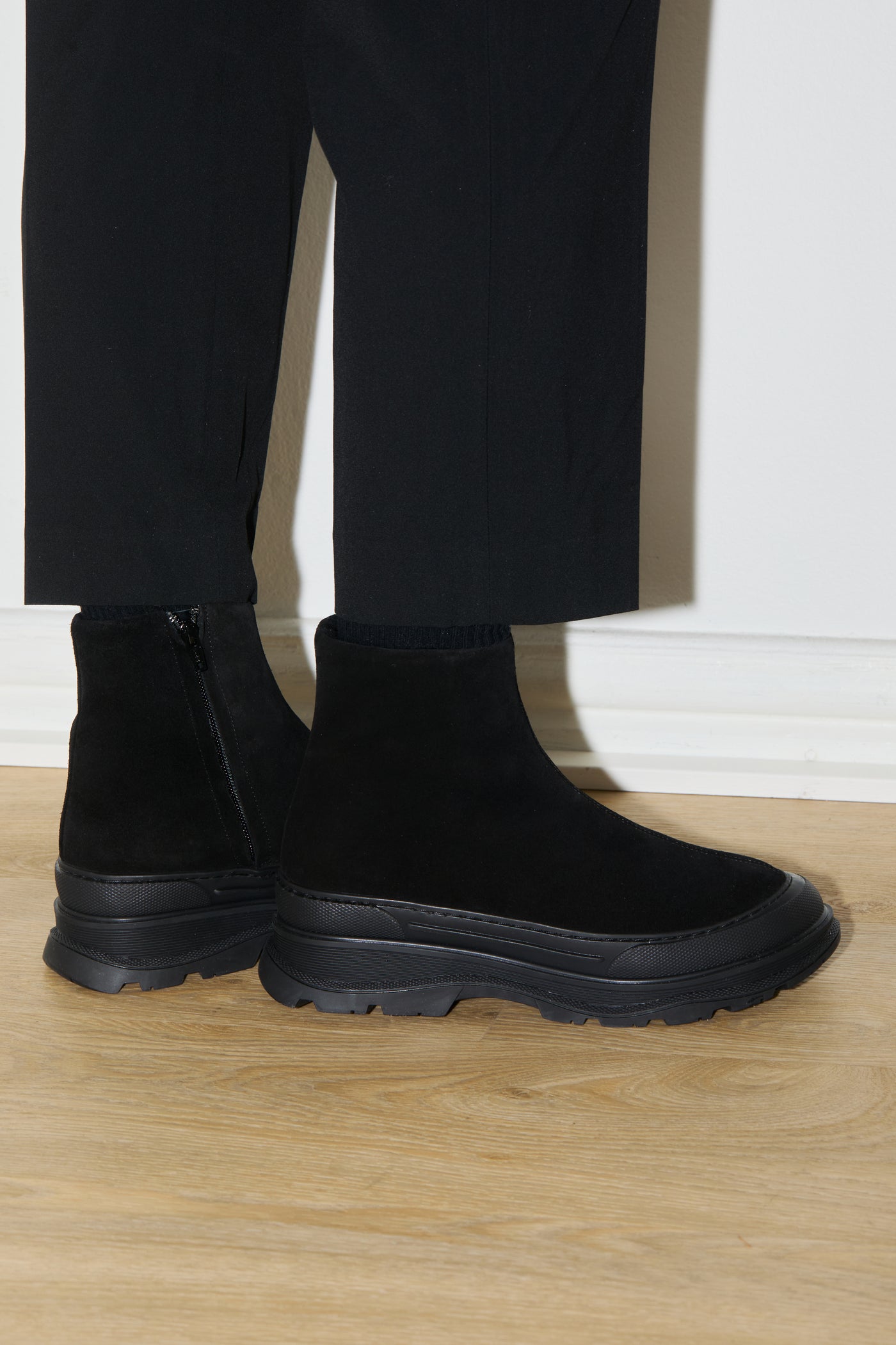 Hope suede guard boot black