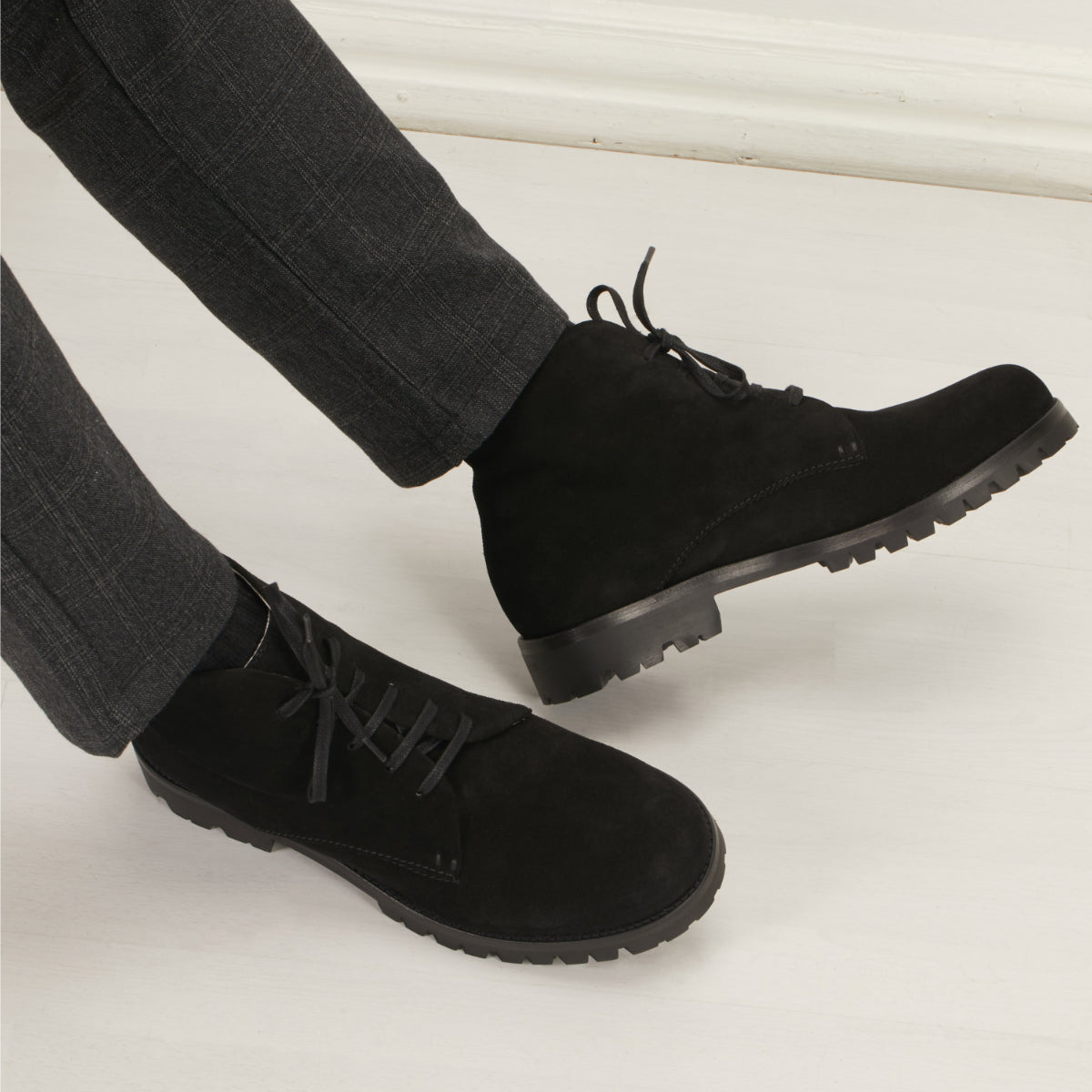 Men Ola Vibram Boot Suede Black