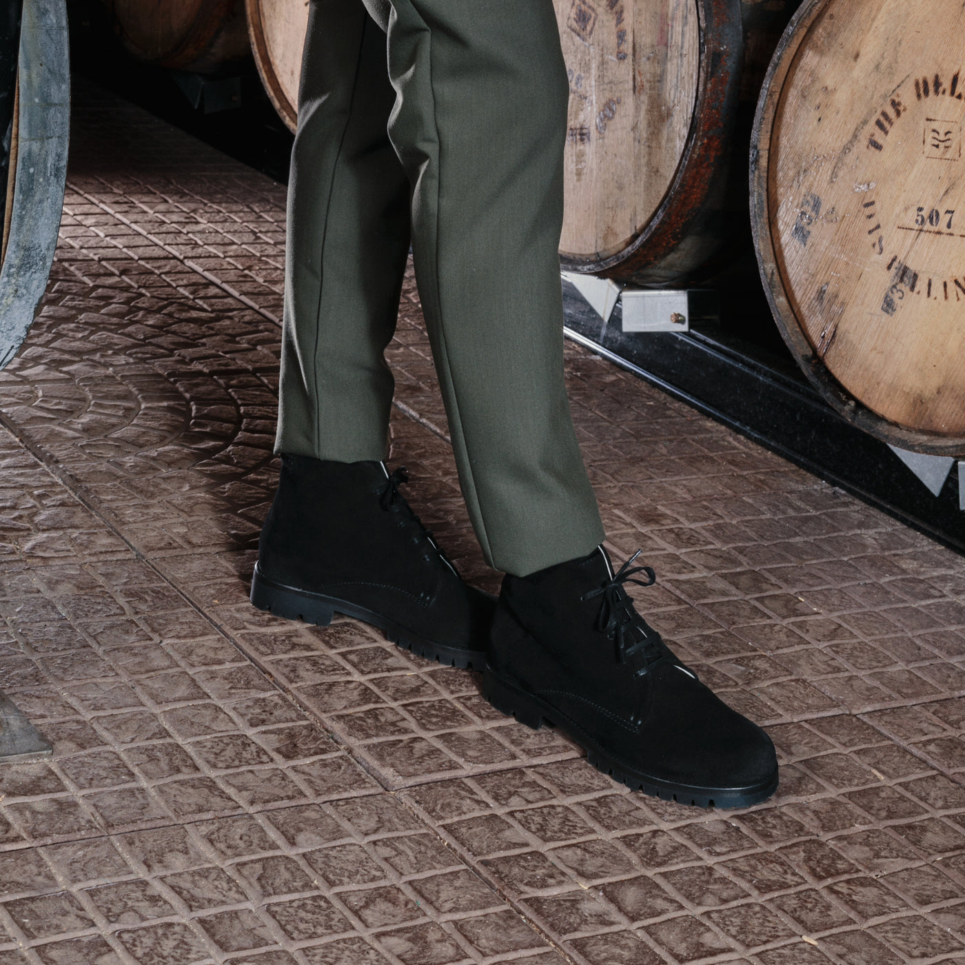 Men Ola Vibram Boot Suede Black